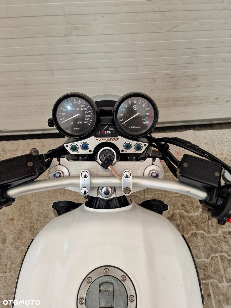 Yamaha XJR - 29