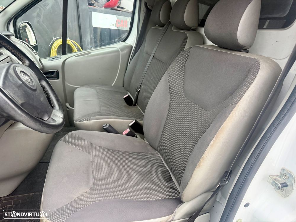 Opel Vivaro longa - 22