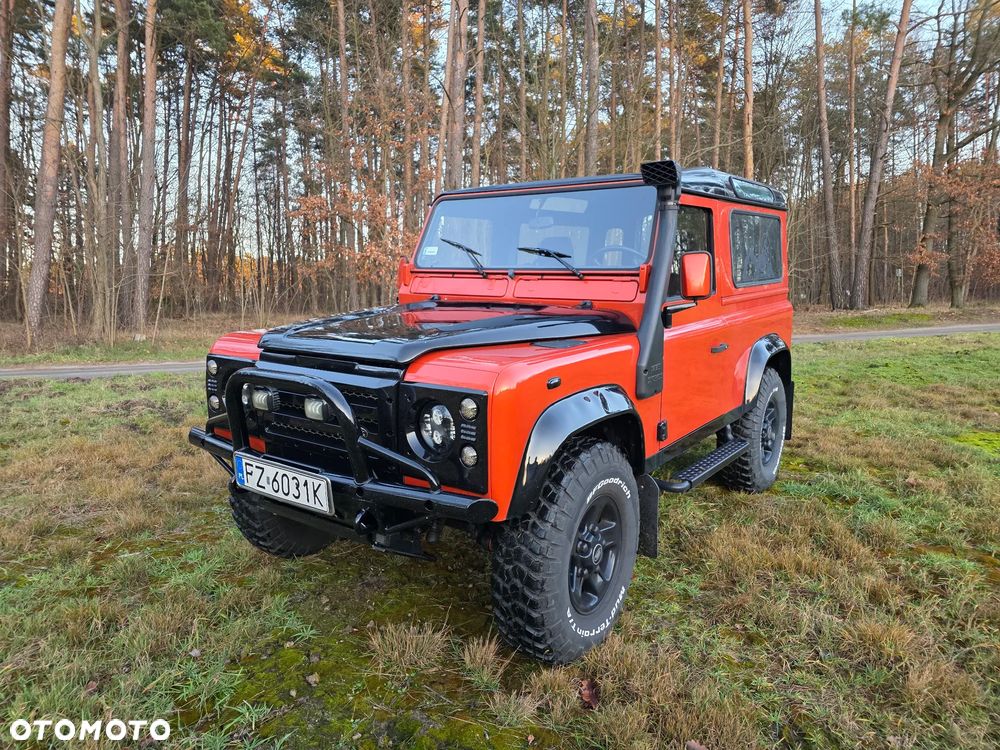 Land Rover Defender - 1