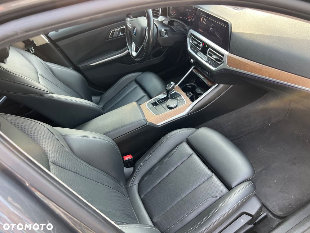 BMW Seria 3 320d xDrive - 17