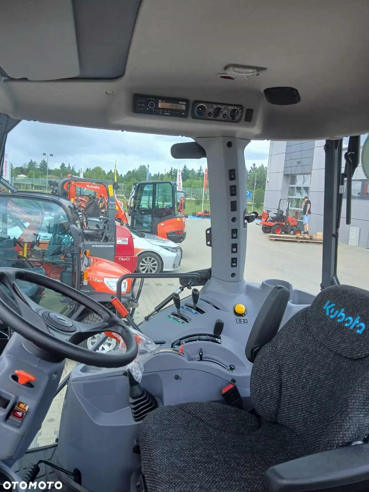 Kubota M4-073 18 x 18 - 2