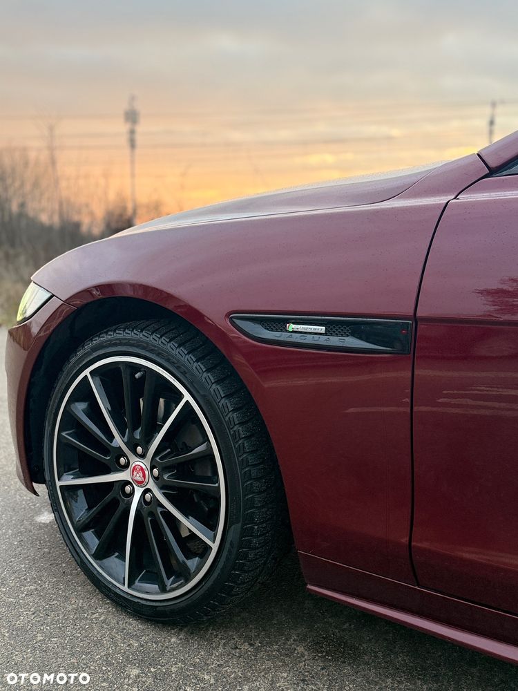 Jaguar XE 20d AWD R-Sport - 6