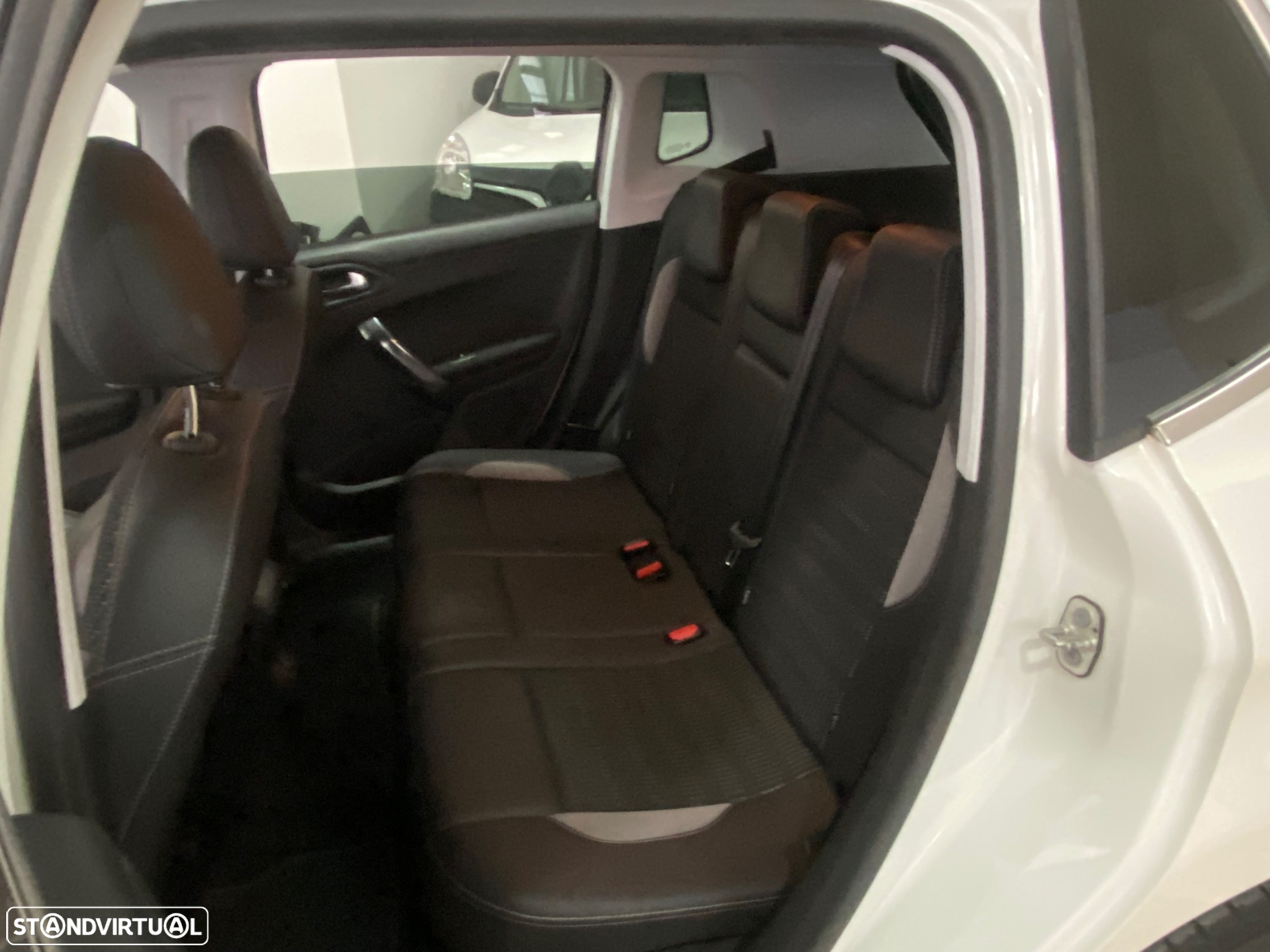 Peugeot 2008 1.2 PureTech Allure - 13