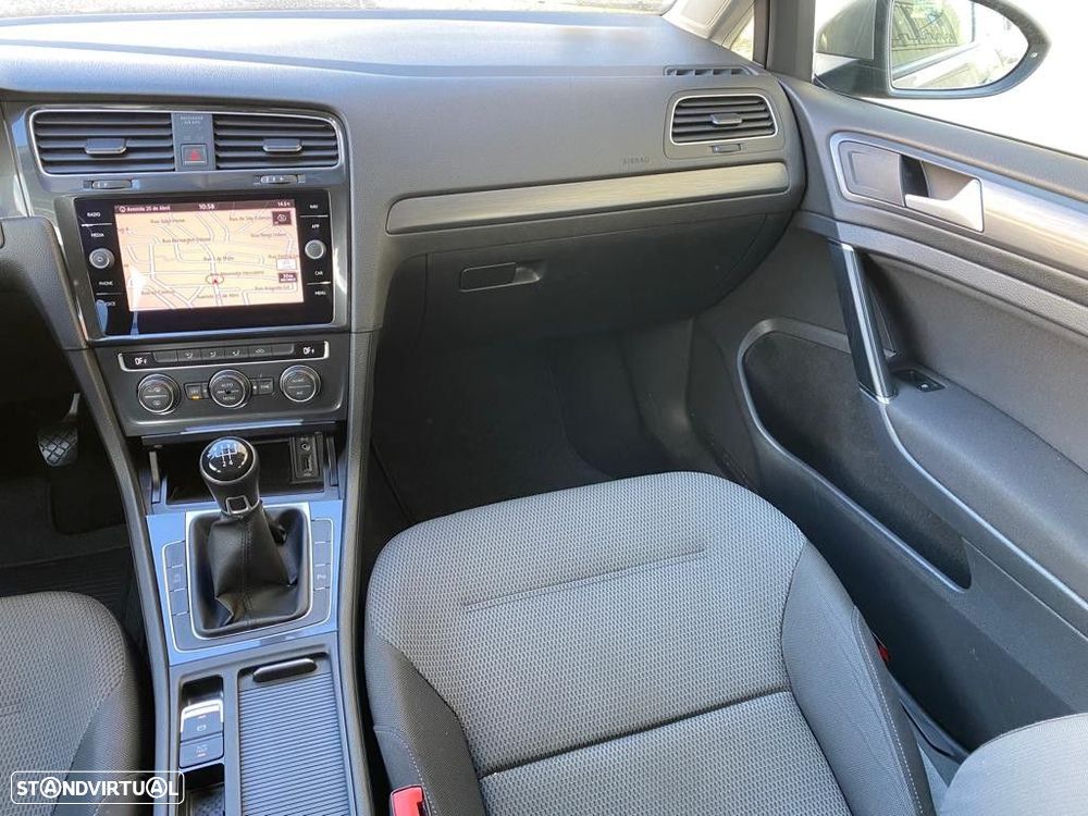 VW Golf Variant 1.6 TDi Confortline - 23