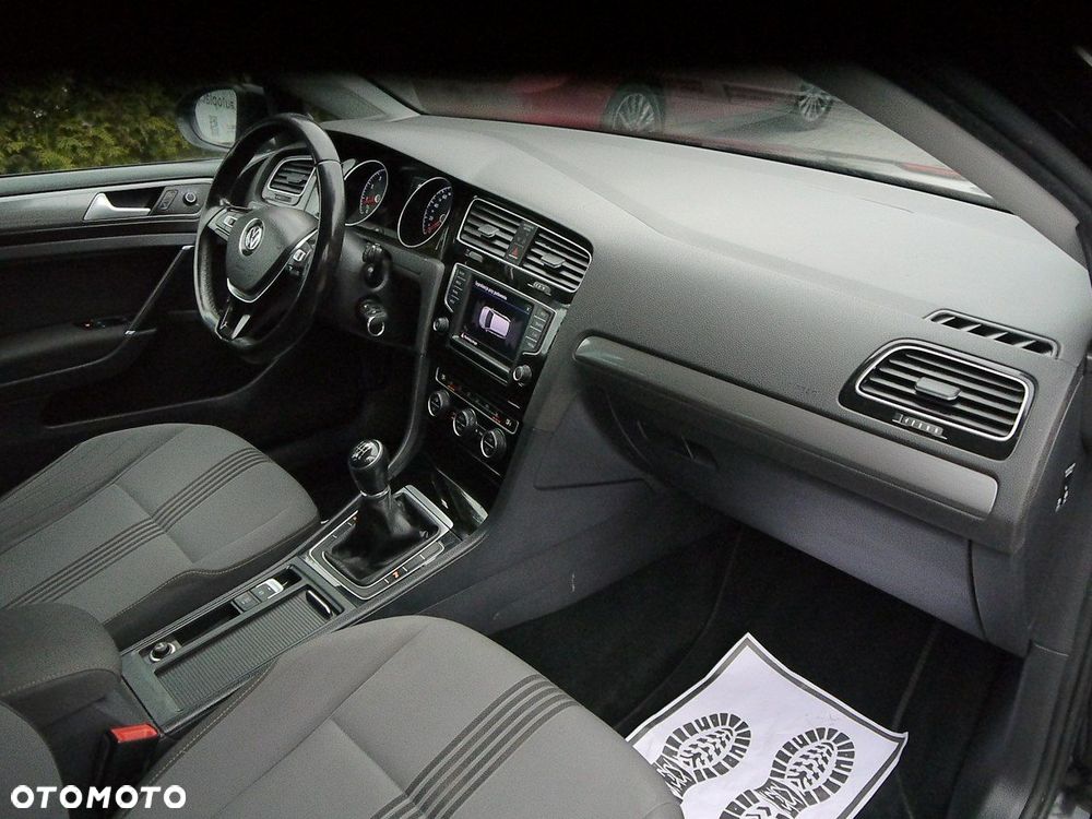 Volkswagen Golf - 32