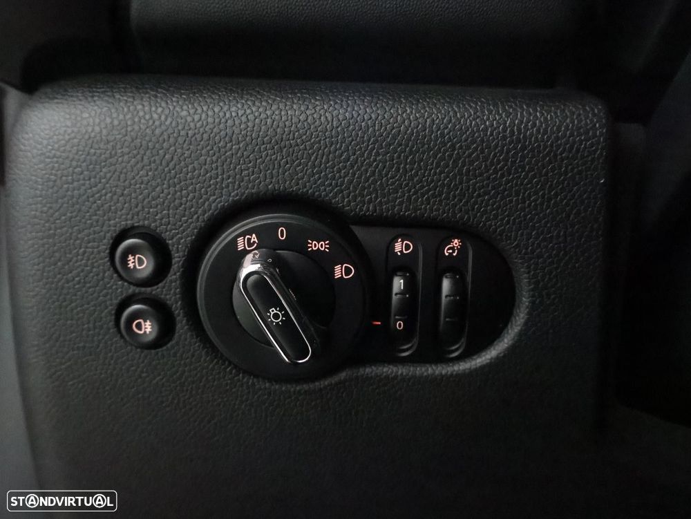 MINI 5 Portas Cooper Auto - 13
