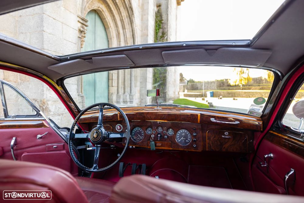 Jaguar MK IX - 16