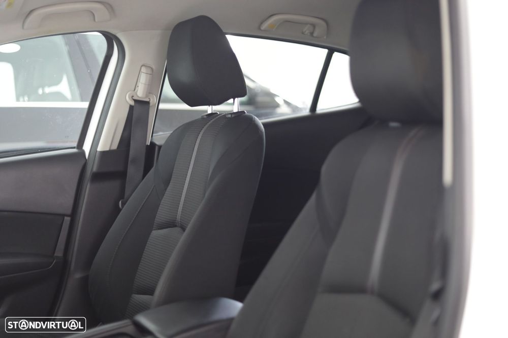 Mazda 3 1.5 Sky-D Evolve HS Navi - 23