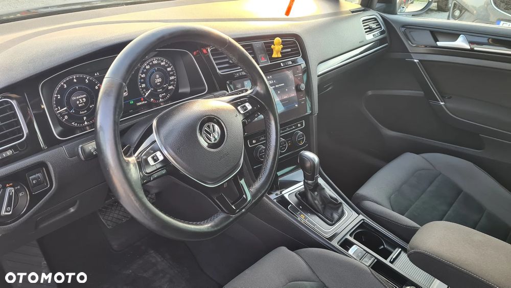 Volkswagen Golf - 25
