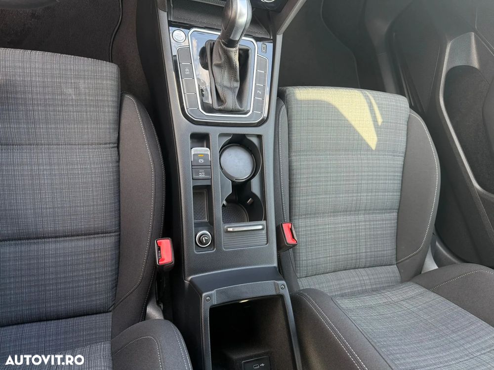 Volkswagen Passat 1.5 TSI ACT DSG Comfortline - 20