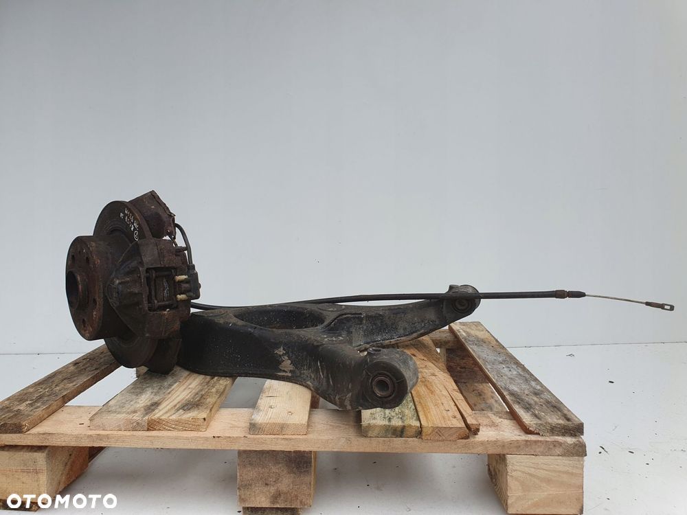 Mercedes W126 SEC 5.6 PRAWY TYLNY WAHACZ Piasta tył zacisk zawieszenie - 2