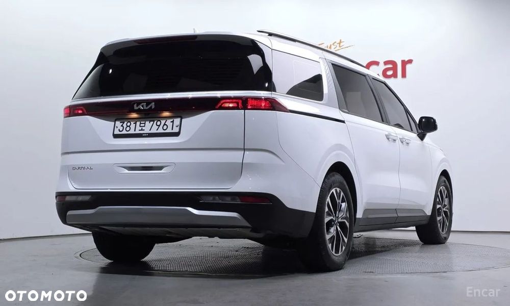 Kia Carnival - 4