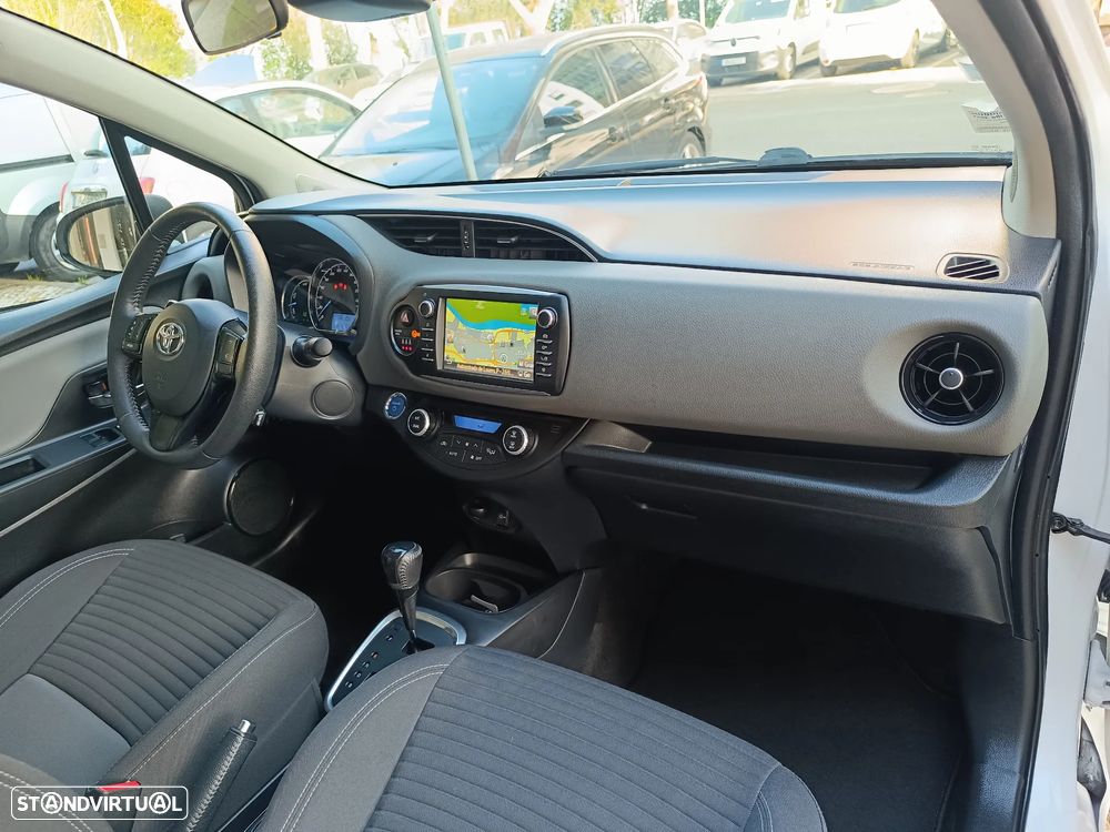 Toyota Yaris 1.5 HSD Comfort+Navi - 18