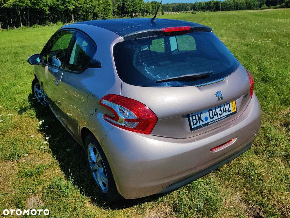 Peugeot 208 - 16