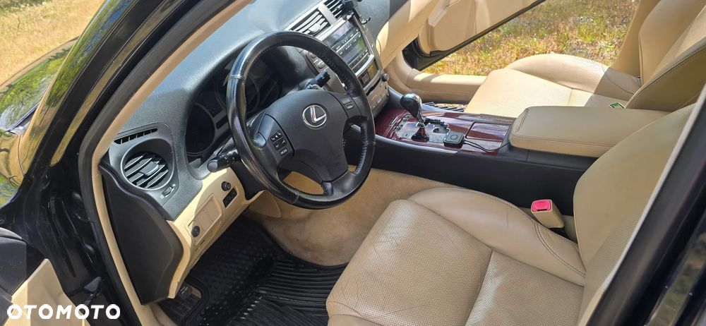 Lexus IS 250 - 22