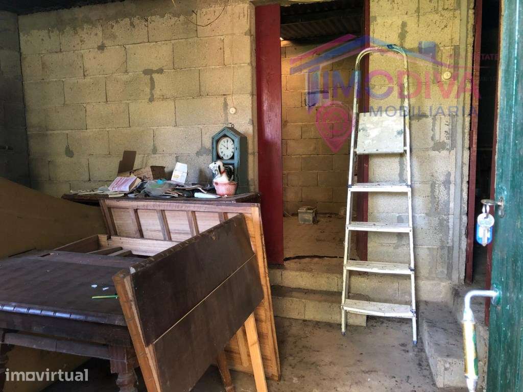 Arrecadação e terreno em Castanheira de Pera - Grande imagem: 4/16