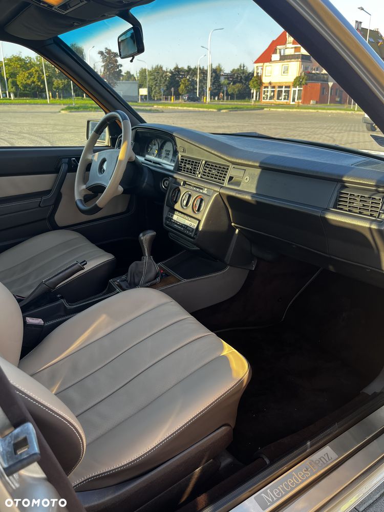 Mercedes-Benz W201 (190) - 12