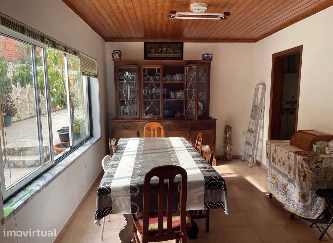 Moradia T4 Pêro-Moniz
1.000 € - Grande imagem: 4/11