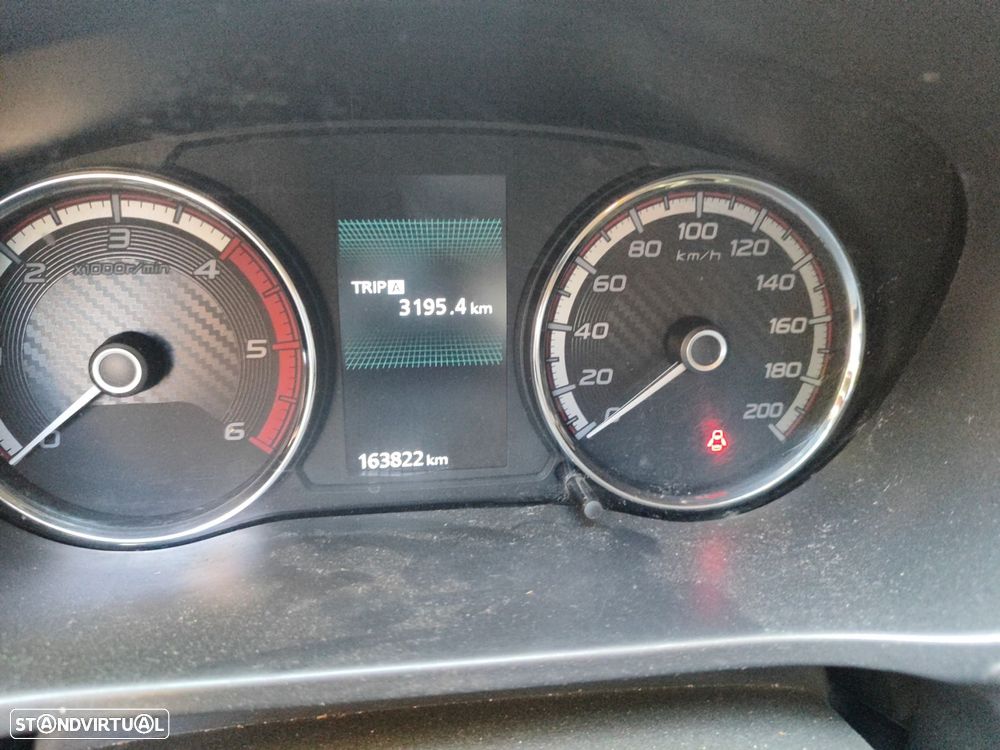 Mitsubishi L200 2.3 DI-D Space Cab Invite Strakar Look 4WD - 15