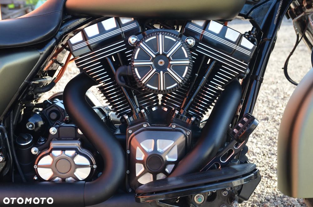 Harley-Davidson Touring Street Glide - 19