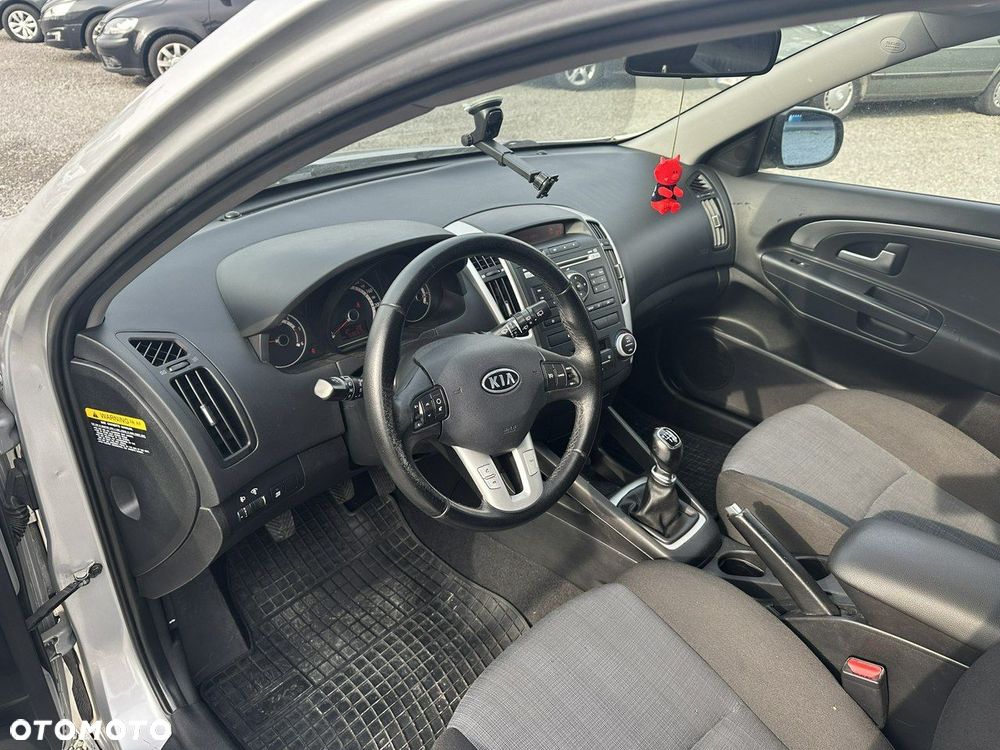 Kia Ceed - 14