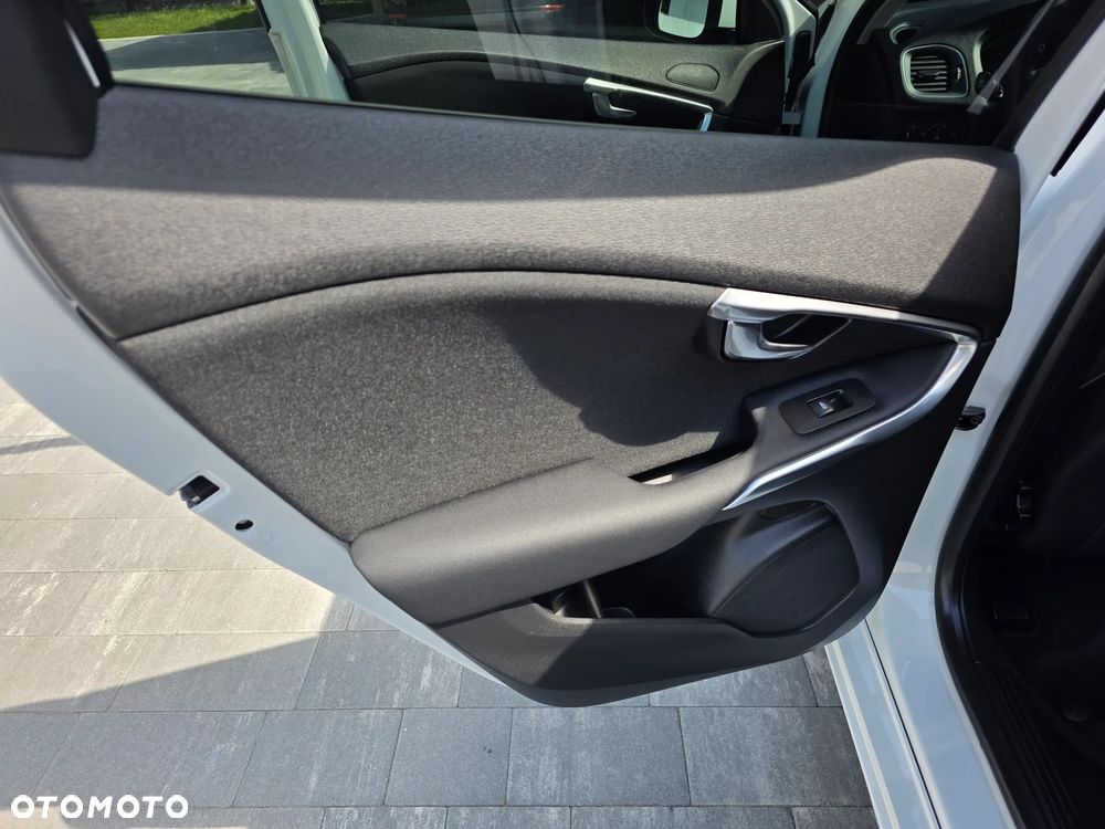 Volvo V40 D3 Momentum - 19
