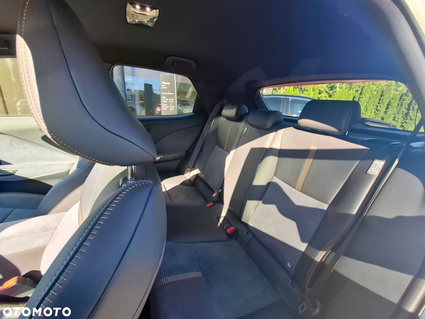 Lexus LBX 1.5 Hybrid Cool - 16