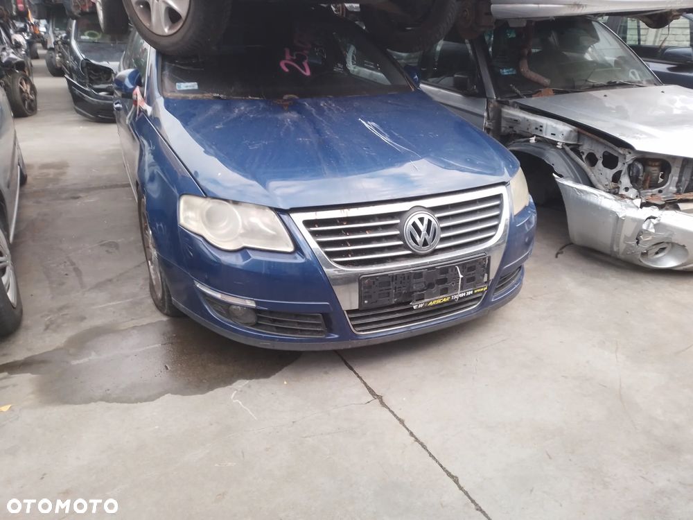 VW PASSAT B6 2.0 TDI BMP 05-09r - BŁOTNIK LEWY PRZÓD LC5E - 5