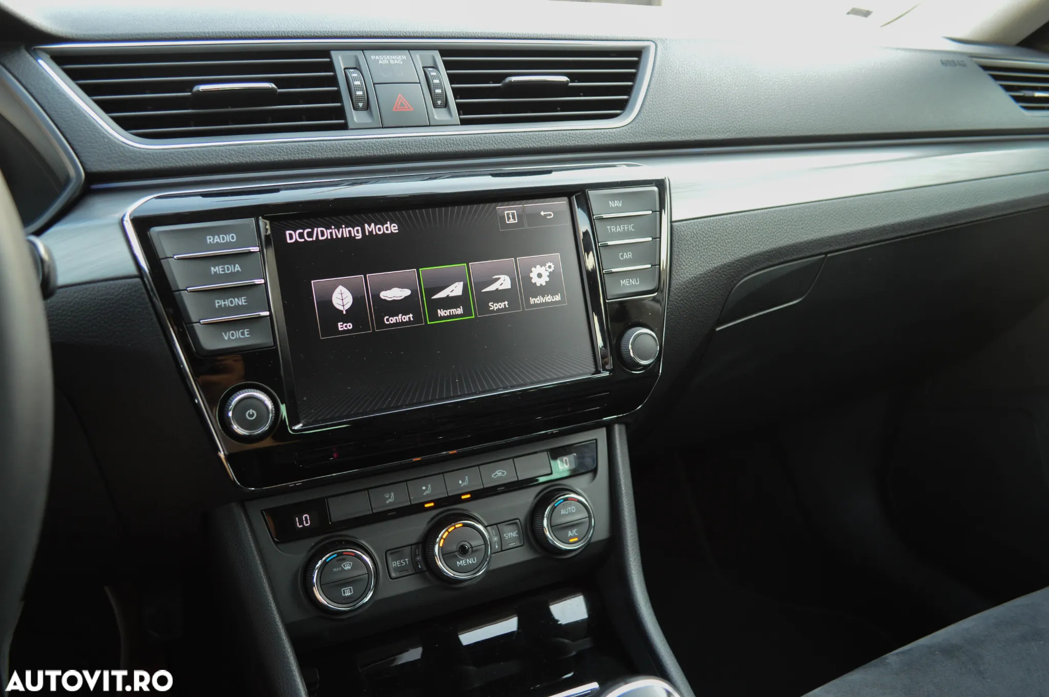 Skoda Superb Combi 2.0 TDI Style - 24