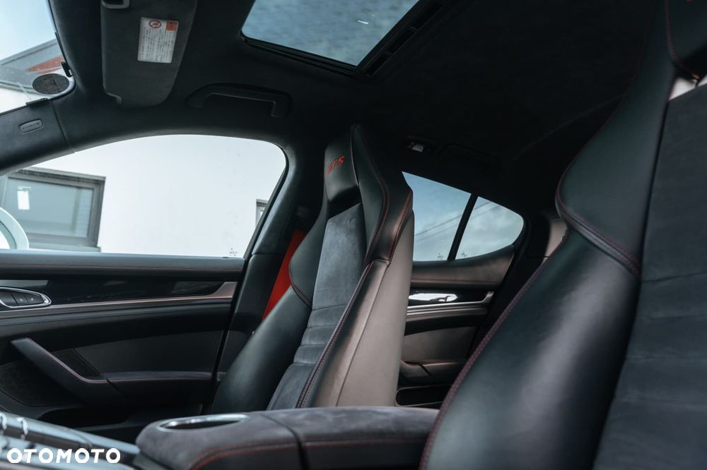 Porsche Panamera GTS PDK - 12