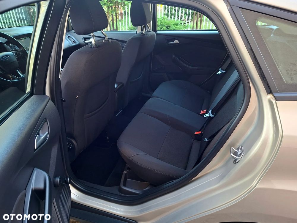 Ford Focus - 25