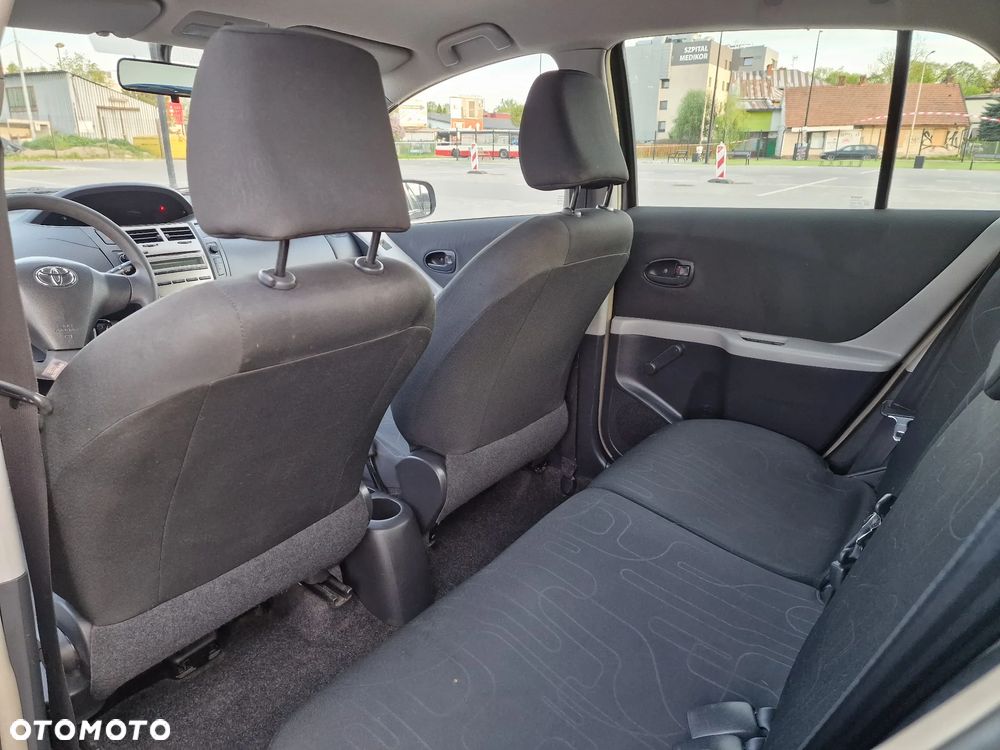 Toyota Yaris 1.0 Premium - 28