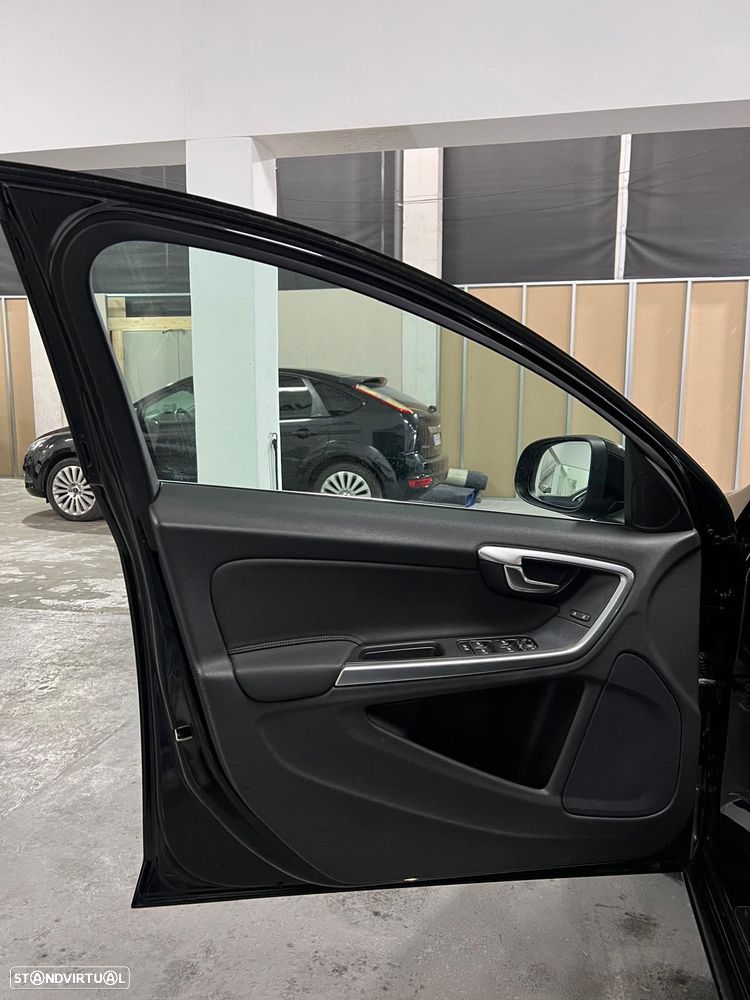 Volvo V60 2.0 D4 Summum Eco - 33