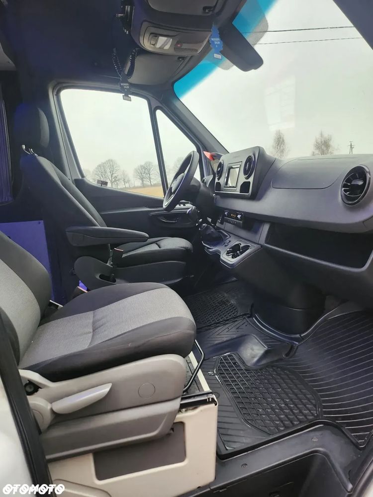 Mercedes-Benz Sprinter - 14