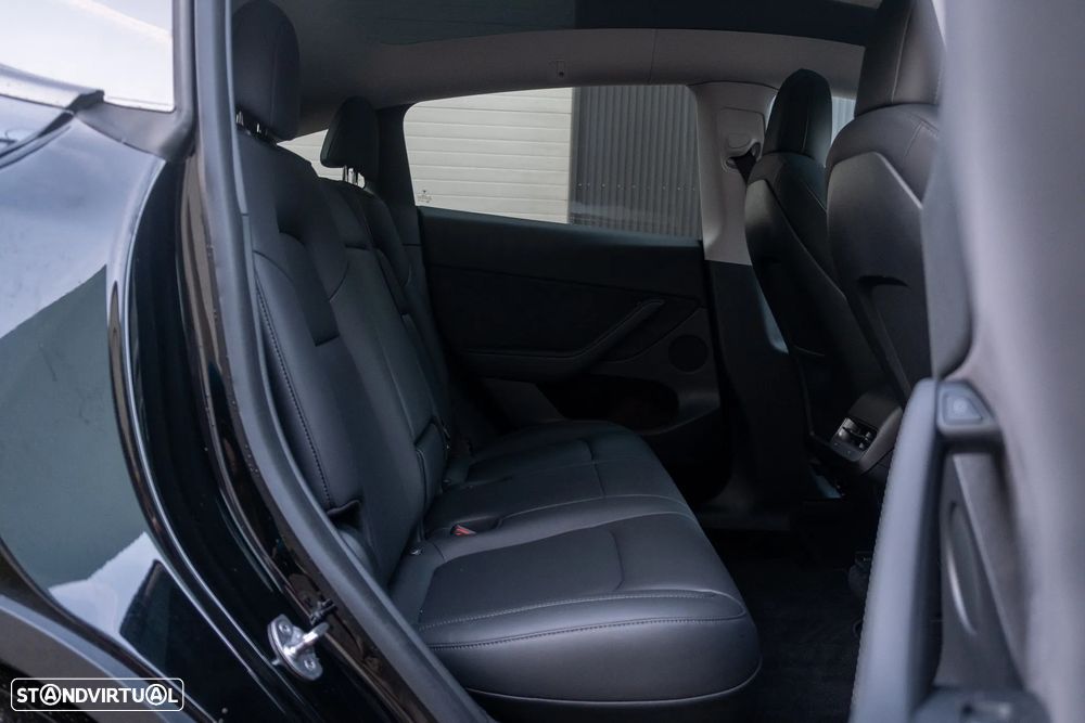 Tesla Model Y Long Range Dual Motor AWD - 32