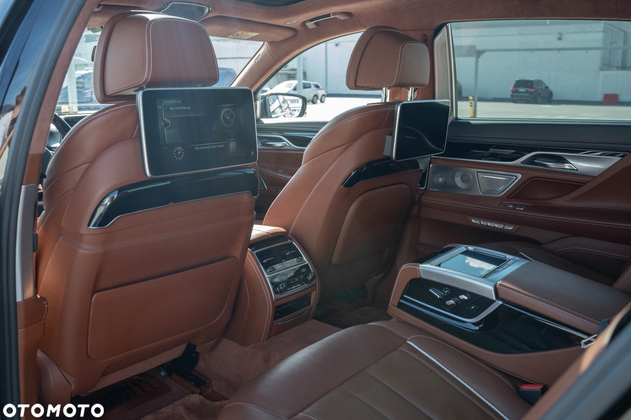 BMW Seria 7 750Li xDrive - 25