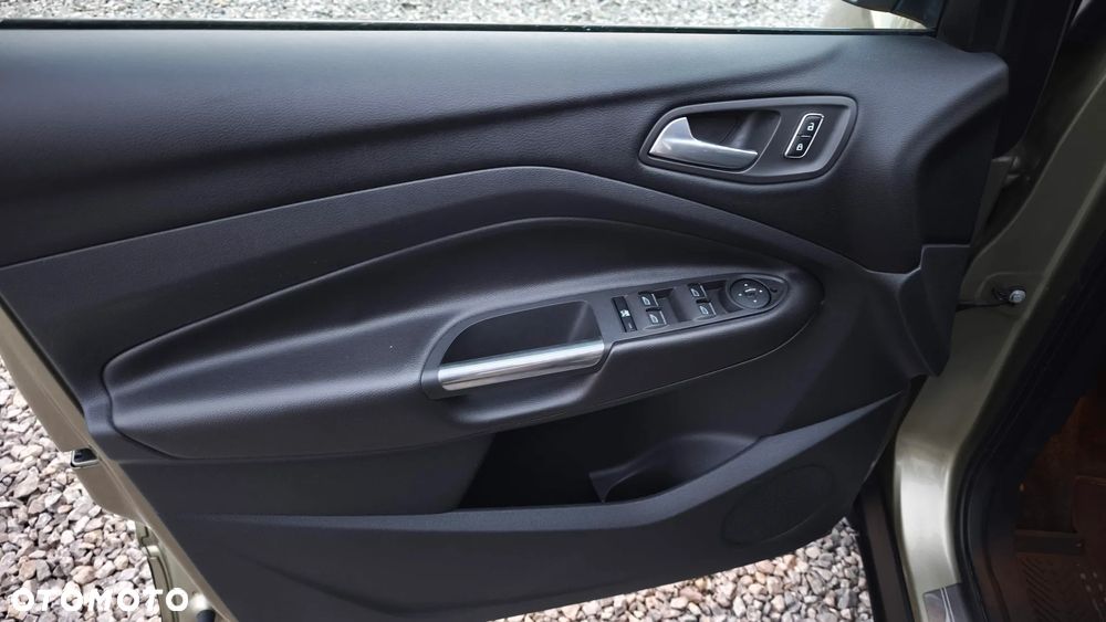 Ford Kuga 2.0 TDCi 4x4 Titanium - 10