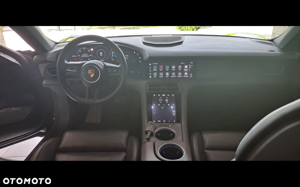 Porsche Taycan 4 Cross Turismo - 13