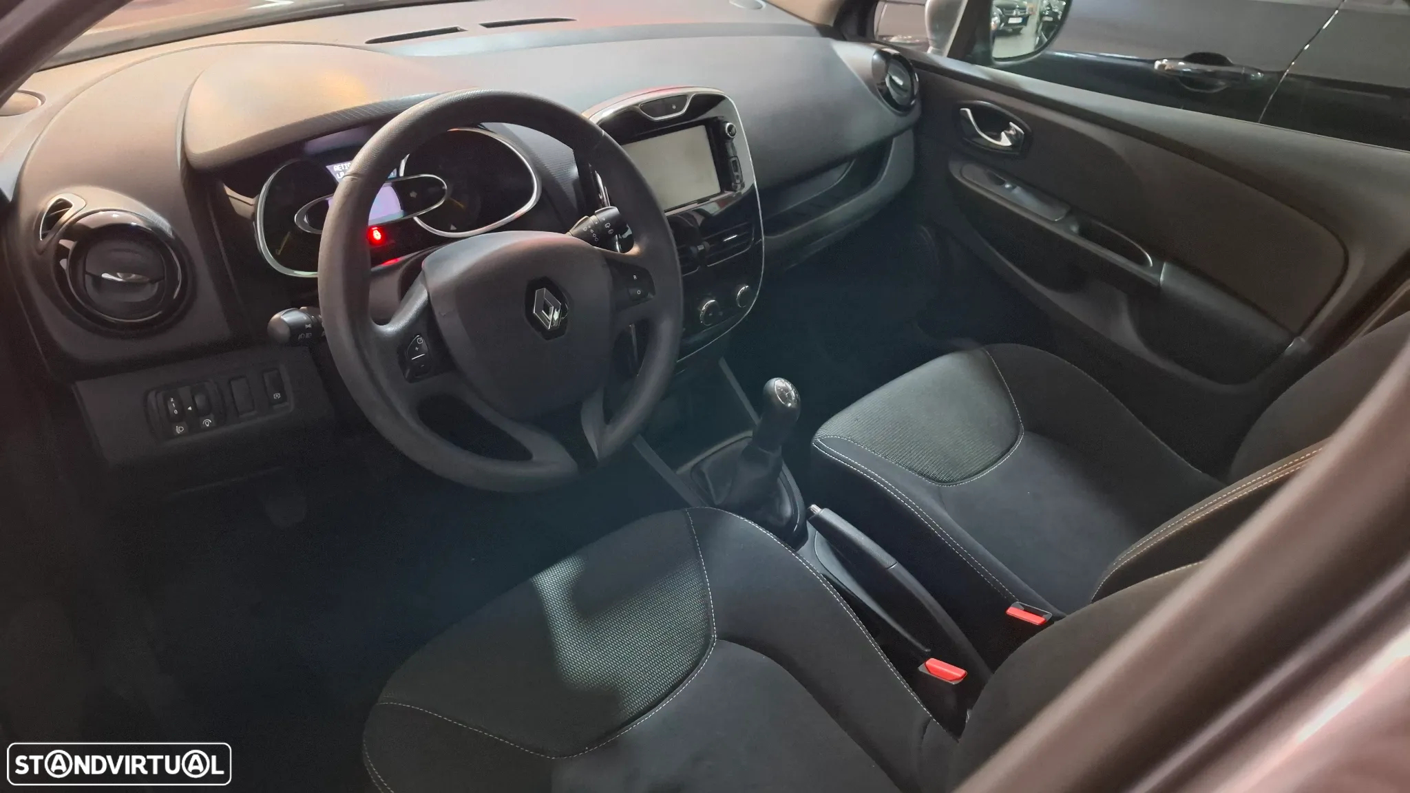 Renault Clio 0.9 TCe Limited - 12