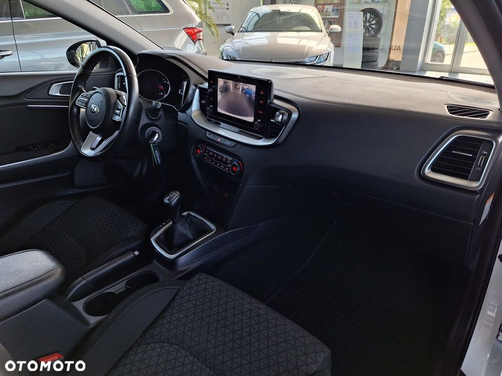 Kia Ceed 1.6 CRDi mHEV M - 21