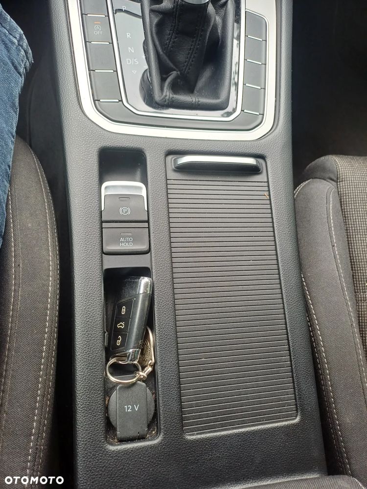 Volkswagen Passat 2.0 TDI SCR DSG Comfortline - 38