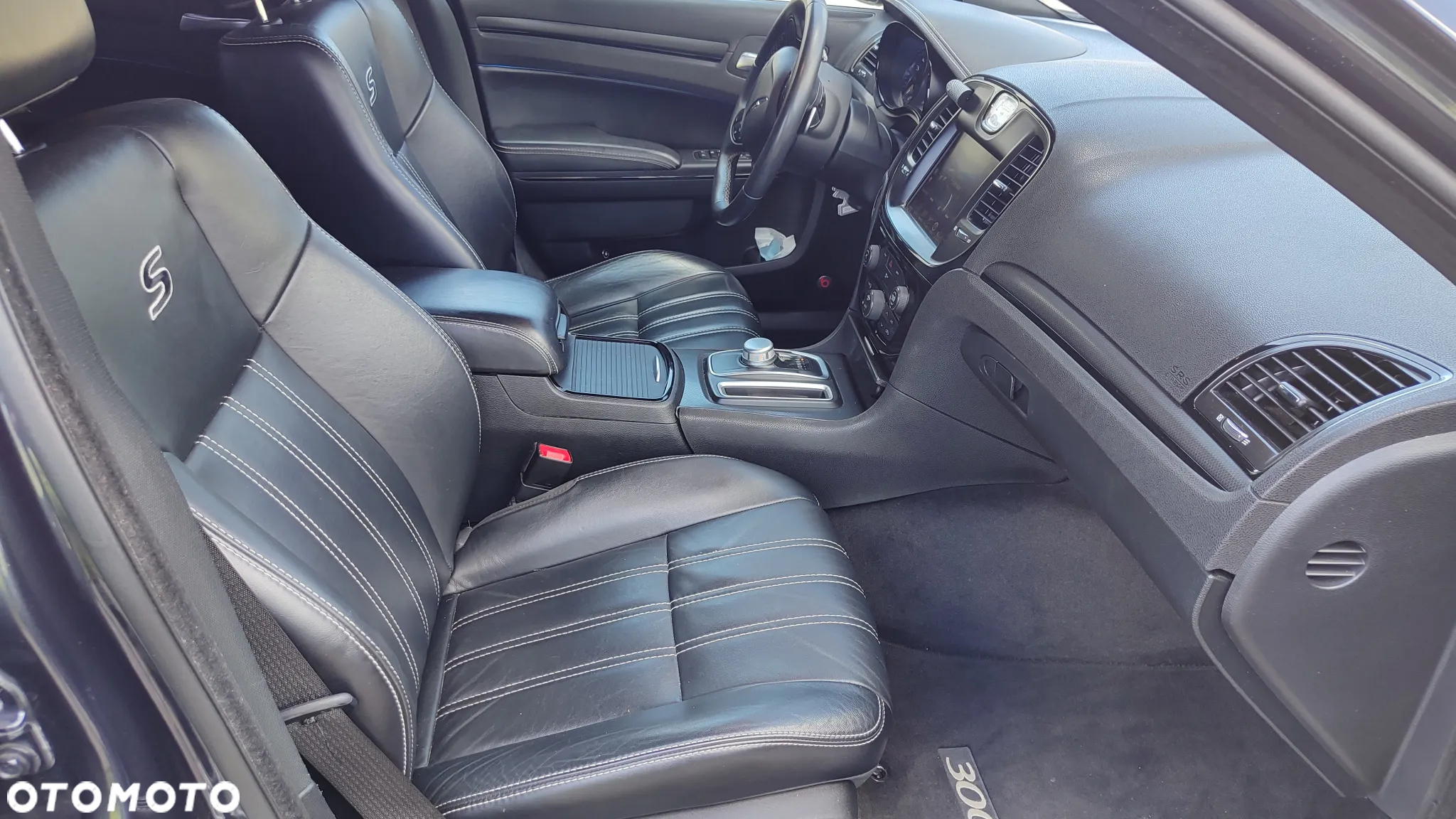 Chrysler 300s - 9