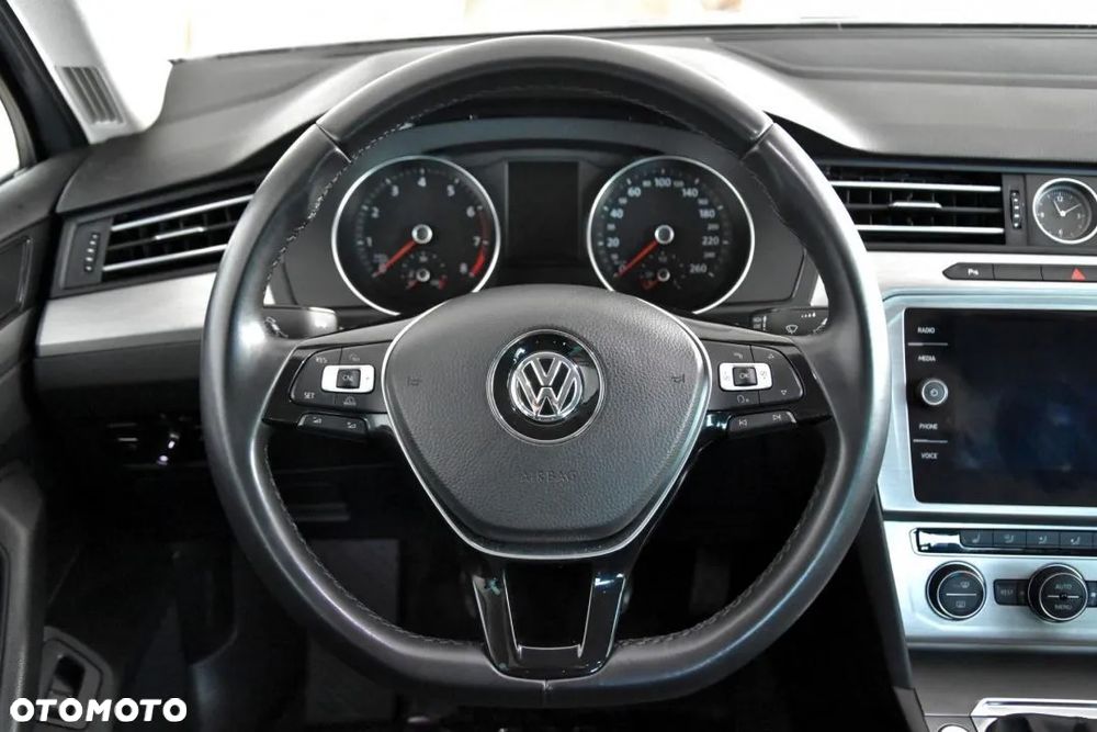 Volkswagen Passat 1.4 TSI BMT Trendline - 12