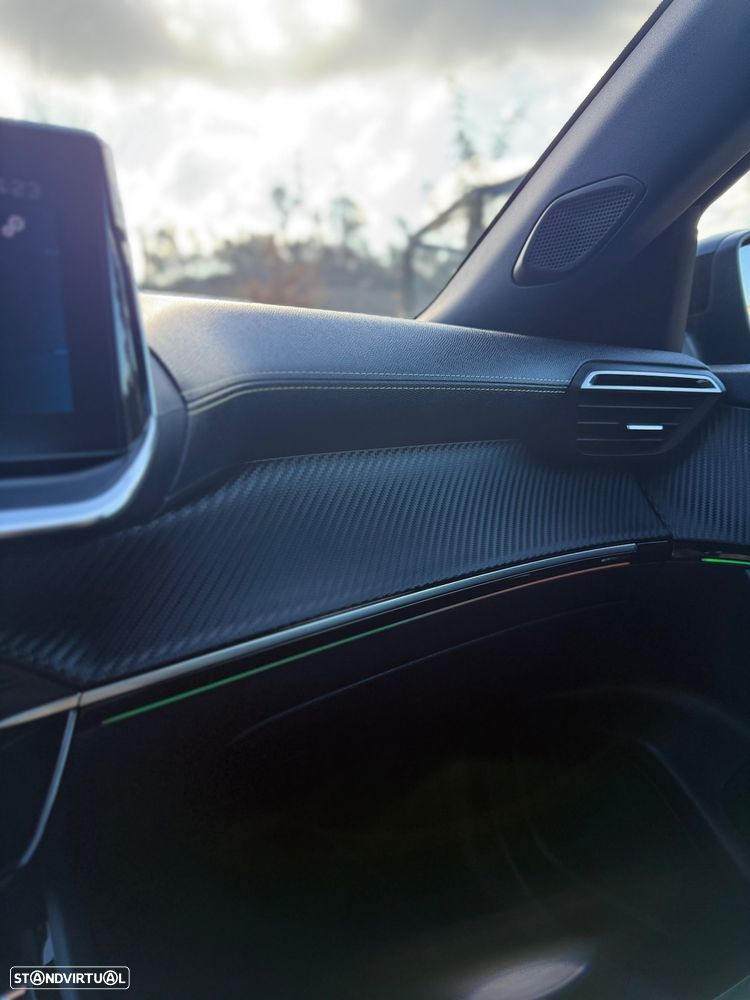 Peugeot 2008 PureTech 130 EAT8 GT Pack - 25