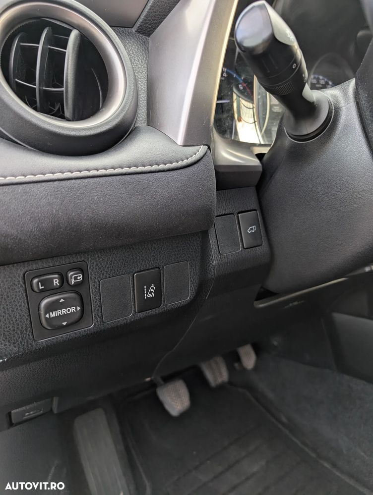 Toyota RAV4 2.0 D-4D 2WD Comfort - 23