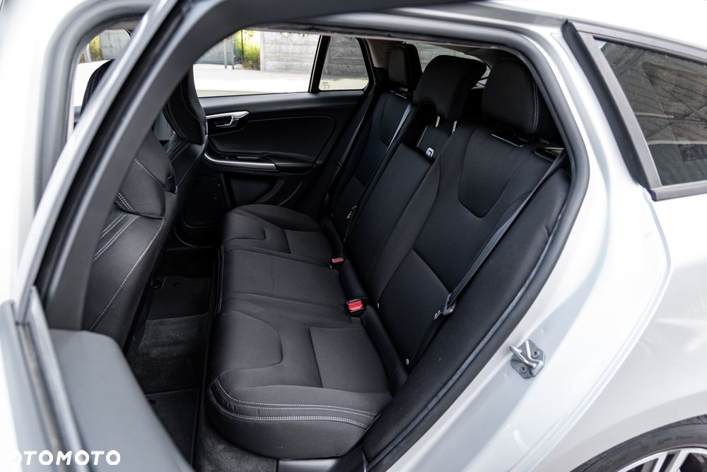 Volvo V60 D3 Drive-E Dynamic Edition (Kinetic) - 16