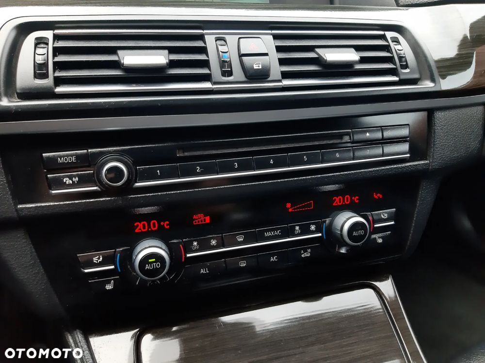 BMW Seria 5 520i Sport-Aut - 27