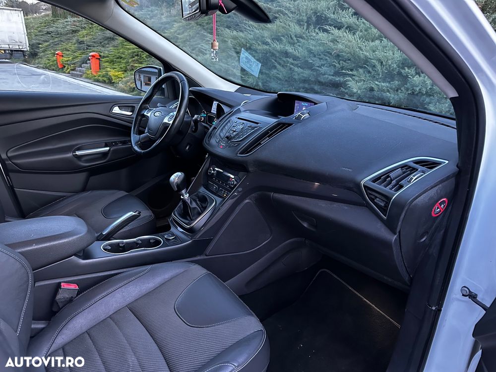 Ford Kuga 2.0 TDCi 2x4 Titanium - 12