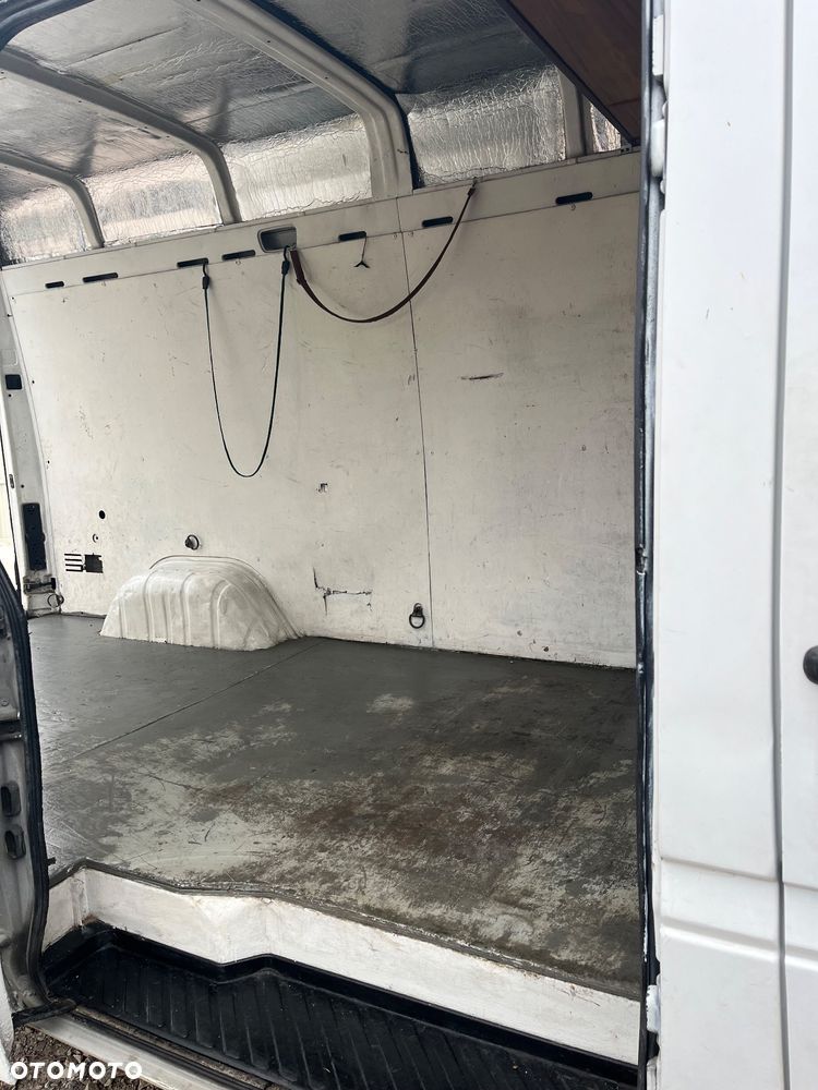 Mercedes-Benz Sprinter - 14