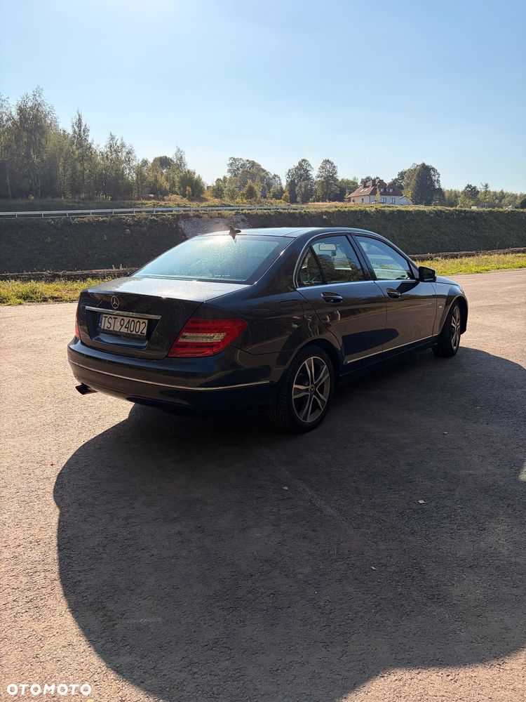 Mercedes-Benz Klasa C 220 CDI DPF (BlueEFFICIENCY) 7G-TRONIC Avantgarde - 3
